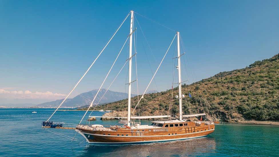 Turkish gulets – traditional wooden yachts for private cruising